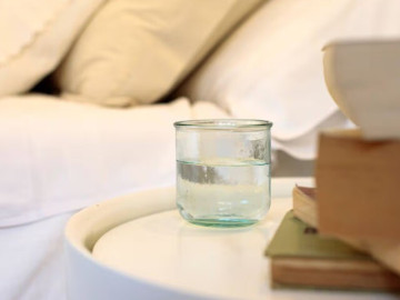 Nhà đẹp - Đổi vận tháng 7 âm lịch nhờ mẹo đặt ly nước đúng phong thủy trong nhà