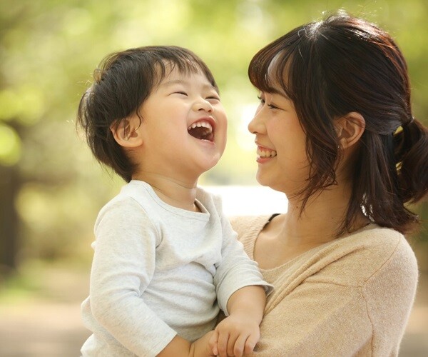 3 khác biệt giữa em bé thường được ôm và ít được ôm, nghe xong mẹ nào cũng muốn ở nhà chăm con - 1