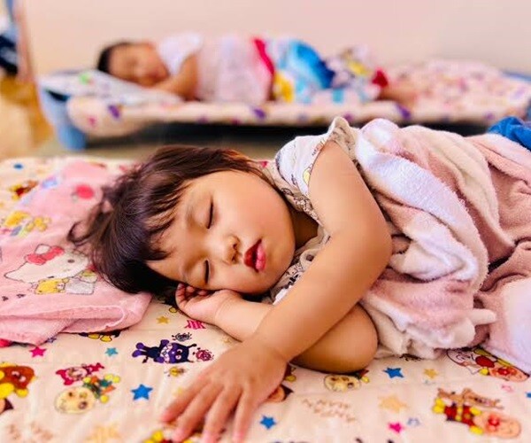 4 điểm khác biệt rõ ràng giữa trẻ ngủ trưa và không bao giờ ngủ trưa khi con lớn - 1