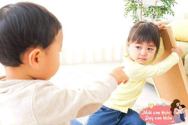 Đứa trẻ biết khóc sẽ dễ dàng bộc lộ cảm xúc khi bản thân rơi vào tình huống bất lợi.