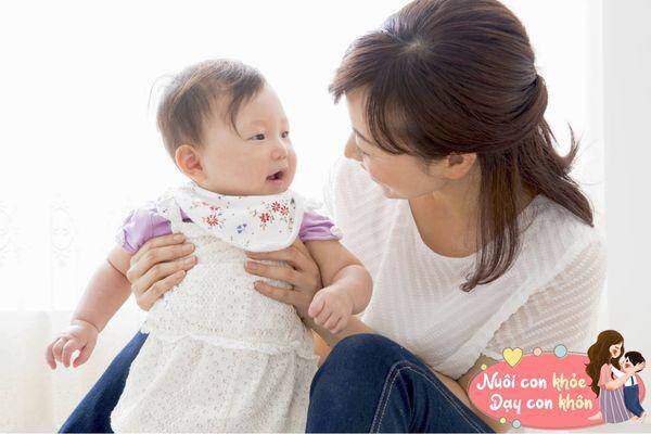Nhiều trẻ có khả năng ngôn ngữ giỏi nhờ vào hành vi bắt chước người lớn.