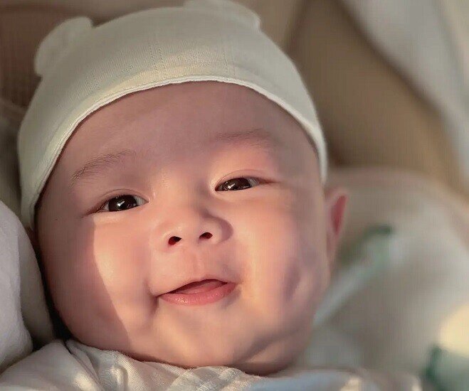 Có sự khác biệt lớn giữa trẻ thích cười và trẻ không thích cười, không chỉ về tính cách - 1