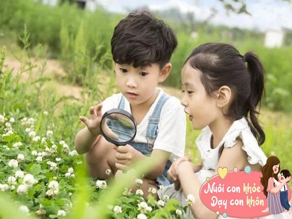 Những đứa trẻ có trí tò mò sẽ có khả năng ngôn ngữ mạnh mẽ hơn, và khả năng tư duy cũng tương đối nhanh hơn.