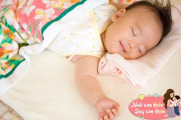 C&aacute;c nghi&ecirc;n cứu đ&atilde; ph&aacute;t hiện ra rằng trẻ sơ sinh cười v&agrave; kh&oacute;c trong giấc mơ đều l&agrave; phản xạ tự nhi&ecirc;n.