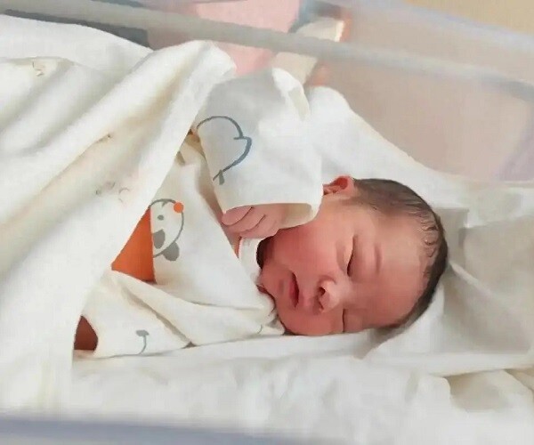 Em bé mới chào đời 4 bộ phận cơ thể này xấu xí, nhưng amp;#34;lớn lên sẽ trổ nétamp;#34; xinh đẹp - 1