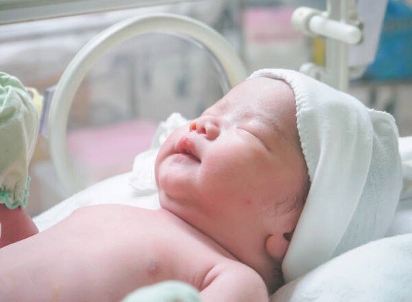Em bé mới chào đời 4 bộ phận cơ thể này xấu xí, nhưng amp;#34;lớn lên sẽ trổ nétamp;#34; xinh đẹp - 4