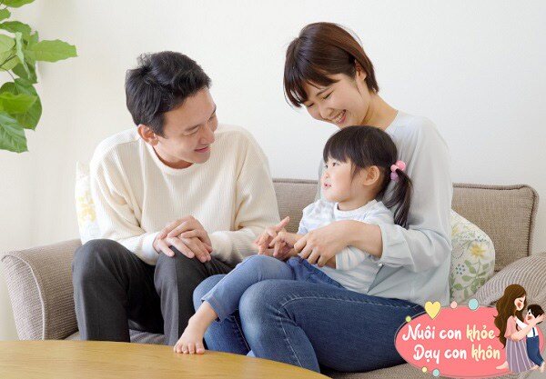 Việc trẻ thường xuyên trò chuyện với cha mẹ tuy đơn giản nhưng mang lại nhiều lợi ích, tạo nền tảng tốt cho tương lai sau này.