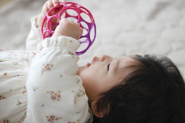 Bé thích chơi với đôi tay tiết lộ bí mật về chỉ số IQ cao, bố mẹ càng hiểu càng bớt lo - 5