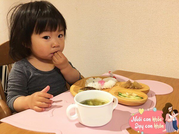 Dinh dưỡng phù hợp là một trong những yếu tố quan trọng giúp trẻ cải thiện chiều cao tốt.