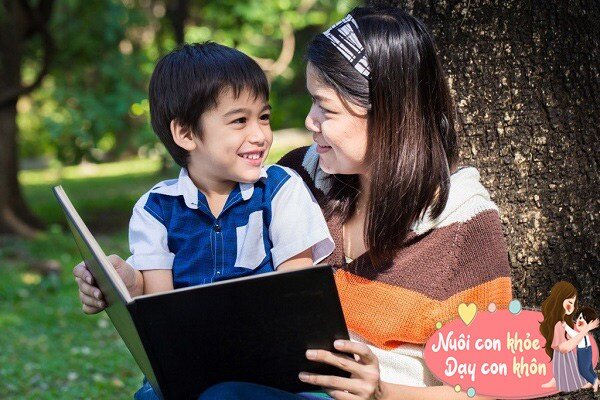 Cha mẹ nên hình thành cho con các thói quen và sở thích đọc sách ngay từ khi còn nhỏ. Đọc sách và nghe truyện nên thay thế cho việc xem TV và chơi game.
