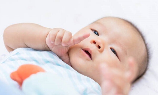 Hồi nhỏ xinh xắn, lớn lên kém sắc: 5 thói quen tưởng vô hại nhưng âm thầm khiến trẻ “xấu đi” - 3