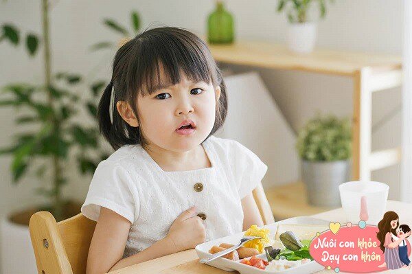 Một số trẻ chỉ quan tâm đến bản thân khi ăn.