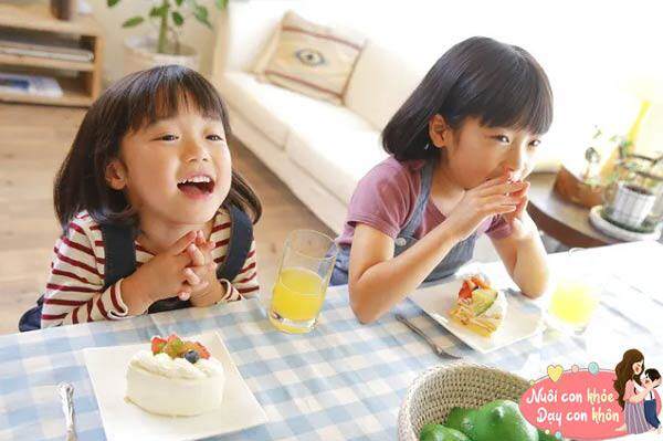 Ngay từ nhỏ bố mẹ hãy chú ý rèn luyện cho con những thói quen tốt.