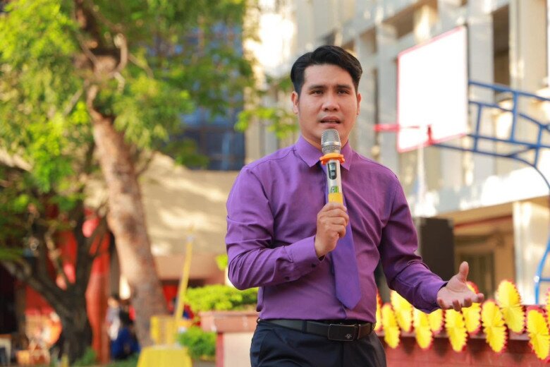 Thạc sĩ tâm lý Võ Minh Thành chia sẻ, phụ huynh nên cân nhắc mức độ cấp thiết trước khi liên hệ giáo viên ngoài giờ.