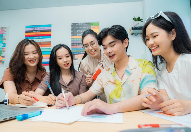 Ngành học dễ xin việc trong 10 năm tới, Việt Nam đang khát nhân lực có trình độ cao, mức lương tới 100 triệu đồng/tháng - 2