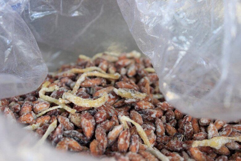 Loại quả xưa chín rụng đầy nay thành đặc sản 500.000 đ/kg, trồng một lần thu hoạch nhiều năm, du khách thích thú - 2