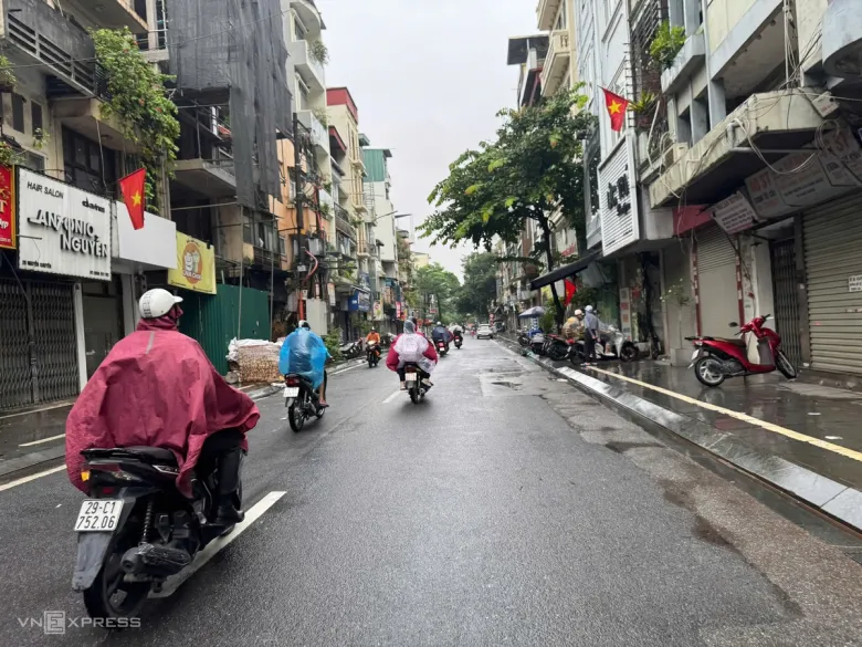 Phố Nguyễn Khuyến cũng khô ráo. Ảnh: Giang Huy