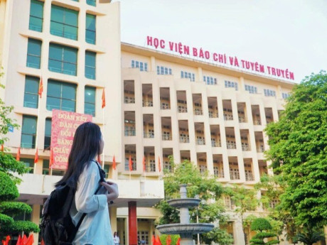 Điểm chuẩn Học viện Báo chí và Tuyên truyền 2026, nhiều nhóm ngành giảm 3-6 điểm