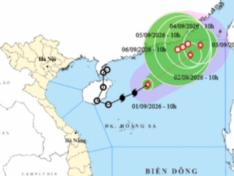 Bão số 5 tiếp tục di chuyển dị thường, xoay vòng vòng trên Biển Đông