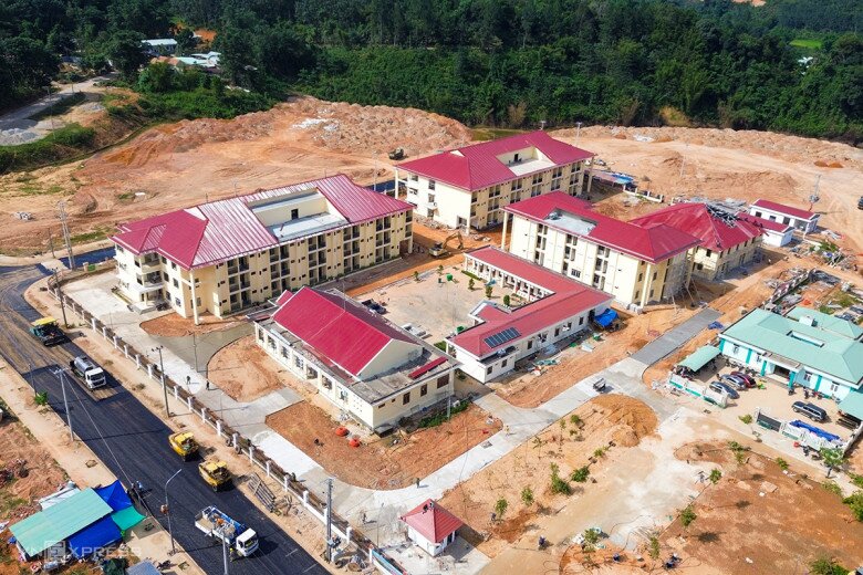 Trường Phổ thông nội trú Tiểu học và THCS Tây Giang - một trong 6 trường liên cấp tại biên giới của Đà Nẵng được khánh thành sáng nay. Ảnh: Tâm Niệm