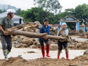 Tin tức - Những bàn tay không để hy vọng bị vùi lấp sau lũ dữ ở Mường Than