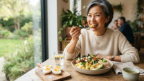 Sau tuổi 60 nên ăn mấy quả trứng mỗi tuần để tăng protein và kiểm soát mỡ máu?