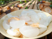 Lifestyle - Loại quả xưa chín rụng đầy gốc nay thành đặc sản 150.000 đ/kg, trồng một lần thu hoạch nhiều năm, du khách thích thú