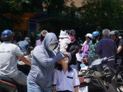 Tin tức - Tất tả "xoay ca" đưa đón con vì trường chưa tổ chức bán trú