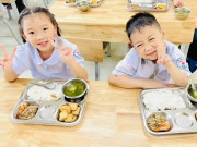 Tin tức - Siết chặt bữa ăn bán trú: Không để học sinh thiếu cơm, ăn muộn