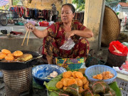 Lifestyle - Khu chợ lâu đời ở Hưng Yên bán đủ món ngon rẻ, 8 chiếc bánh chỉ 10.000 đồng