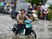 Tin tức - Nhiều tuyến đường ở TPHCM ngập sâu do triều cường