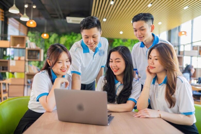 Ngành học dễ xin việc ở Việt Nam và quốc tế, không lo thất nghiệp 10 năm tới, ra trường nhiều tập đoàn amp;#34;trải thảm đỏamp;#34; - 3