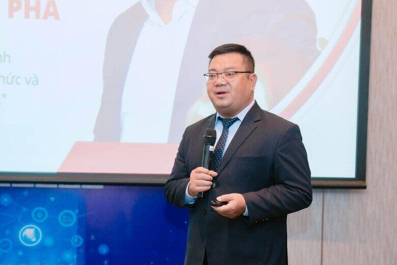 TS Vũ Việt Anh nhấn mạnh, trẻ đang tổn thương dễ tin tưởng người lạ trên mạng nếu thiếu sự đồng hành từ người lớn.