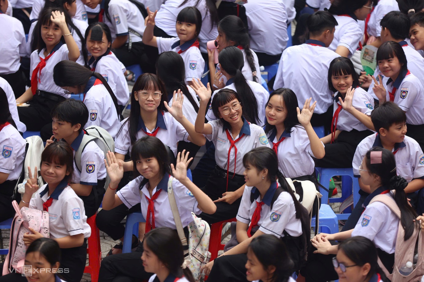 Học sinh dự khai giảng ở trường THCS Nguyễn Văn Trỗi, phường An Phú, TP HCM. Ảnh: Trần Quỳnh