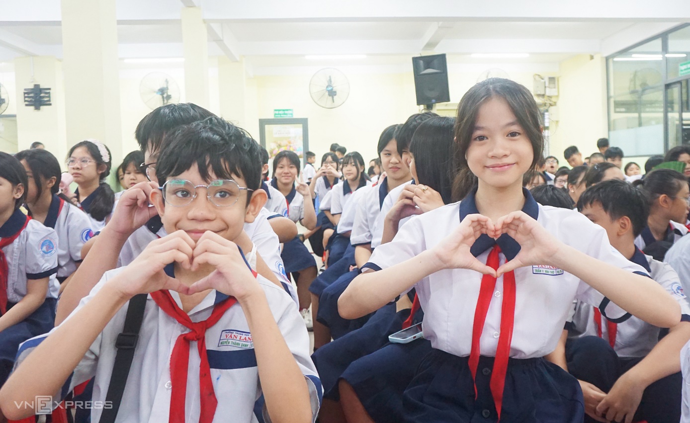 Những học sinh lứa đầu tiên của trường liên cấp Tân Định, TP HCM. Ảnh: Nguyễn Quyên