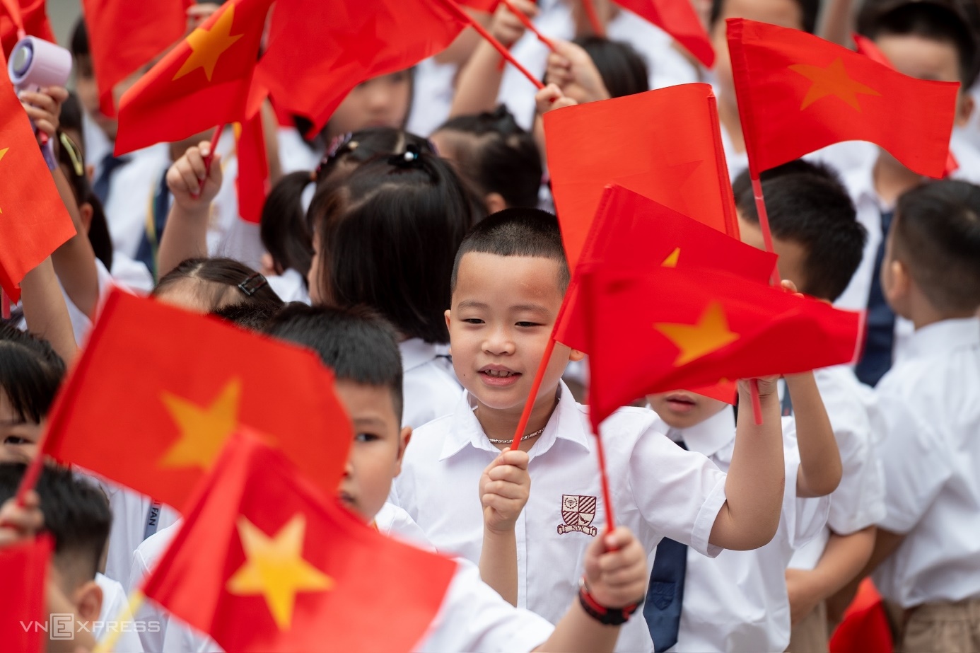 Học sinh Tiểu học Nguyễn Viết Xuân, Hà Nội, rộn ràng trong lễ khai giảng. Ảnh: Thế Bằng