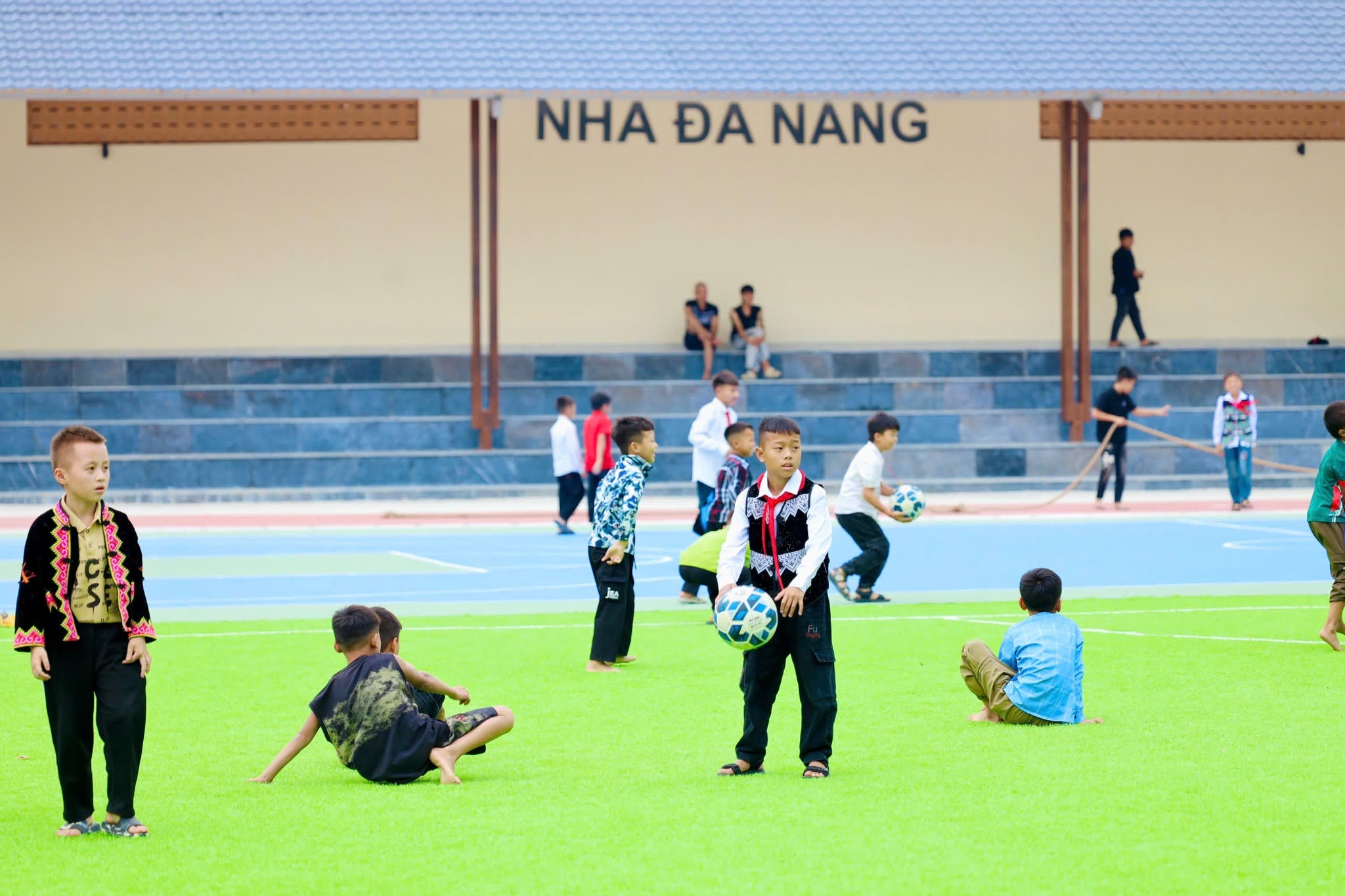 Học sinh trường phổ thông nội trú Tiểu học và THCS Mường Khương trước ngày khai giảng năm học 2026-2027. Ảnh: MOET