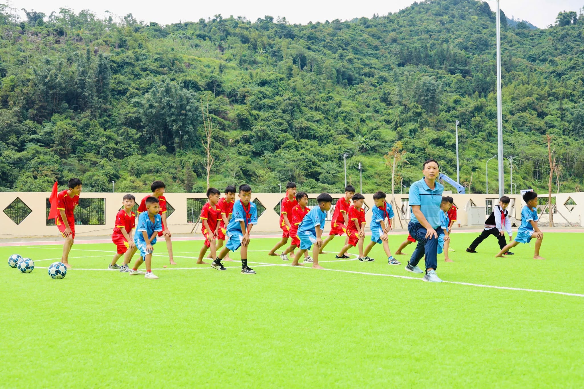 Học sinh trường phổ thông nội trú Tiểu học và THCS Mường Khương trước ngày khai giảng năm học 2026-2027. Ảnh: MOET