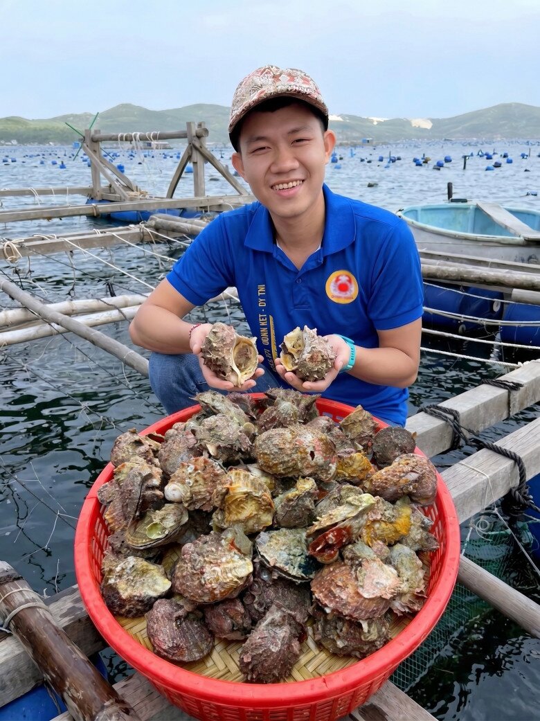 Anh Quân cho biết, hàu hương hiện chỉ được khai thác tự nhiên nên được thực khách ví von là sản vật trời ban