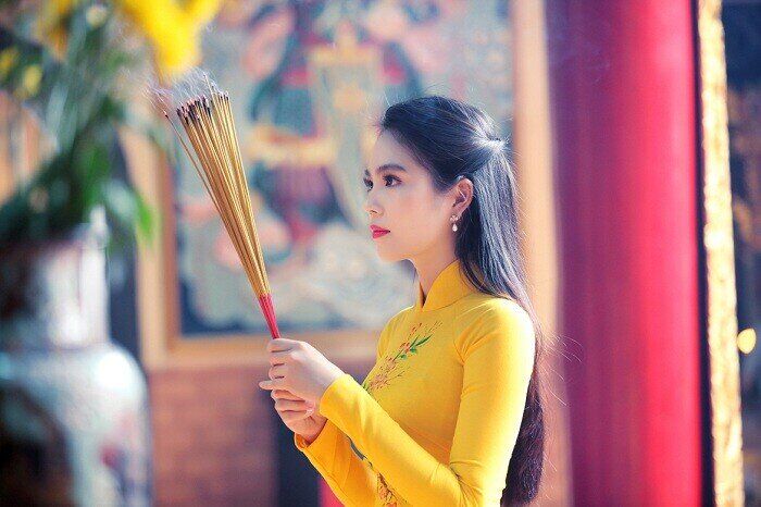 Văn khấn cúng Rằm tháng 6 năm Bính Ngọ đầy đủ nhất, 7 loại quả nên dâng cúng trên bàn thờ để cả tháng đón tài lộc - 2