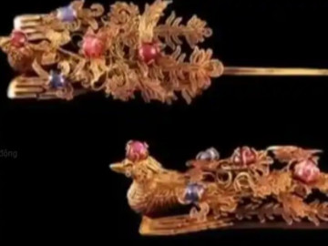 Mang trâm vàng đi cầu hôn nhưng bị từ chối, chàng trai đem đi thẩm định, 4 chữ trên đó khiến tất cả ngỡ ngàng