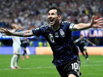 Đỉnh cao Anh đấu Argentina: Messi lập kỷ lục mới, nhảy múa trước dàn sao "Tam sư"
