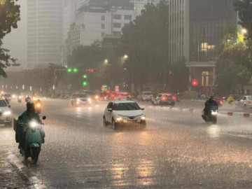 Cảnh báo mưa dông, lốc sét khu vực nội thành Hà Nội