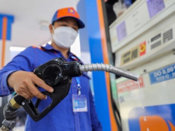 Tin tức - Giá xăng dầu hôm nay 3/8: Giảm mạnh