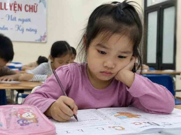Tiền tiểu học: Cha mẹ lo, con chịu áp lực