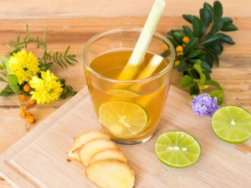 Nên uống nước chanh mật ong hay ăn nhẹ trước khi tập thể dục buổi sáng?