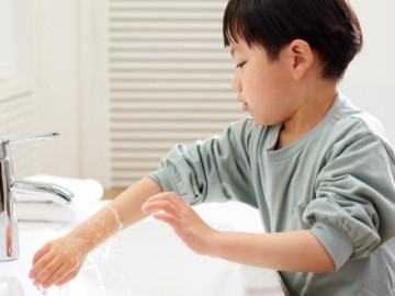 4 lưu ý giúp phòng bệnh hiệu quả cho trẻ khi đi học