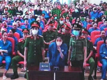 "Cô tiên từ thiện" Trúc Phương xin điều chỉnh thông tin trong hồ sơ đại án ma túy VN10