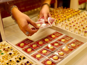 Giá vàng hôm nay 18/8: Tăng mạnh, vượt 4.400 USD/ounce