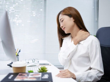 Sau tuổi 30, dân văn phòng đừng chủ quan với đau mỏi cổ vai gáy: 4 dấu hiệu cảnh báo cần đi khám